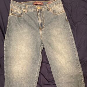 Gloria Vanderbilt Amanda style women’s jean capris size 10. Like new. $8